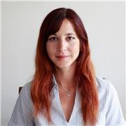 Llevo más de 8 años ejerciendo como profesora a nivel particular y academias, tengo experiencia en el instituto Politécnico dando Historia en bachillerato. Soy profesora titulada por la universidad de Sevilla. Me adapto al perfil del alumno